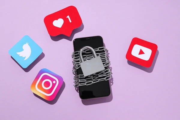 Mobile phone locked with padlock next to social media icons symbolizing detox from apps
