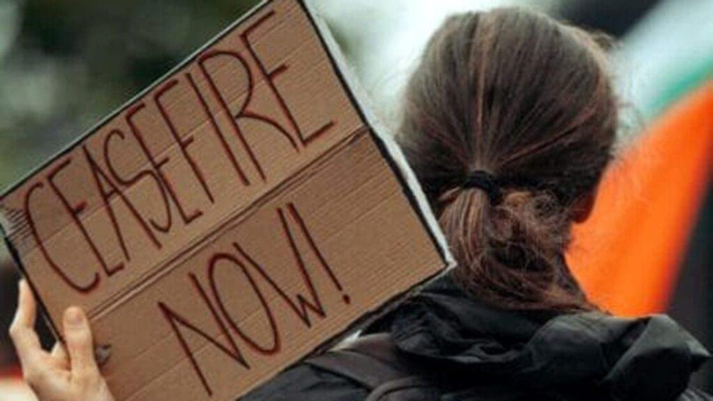 a person holding a sign that says i m not a criminal